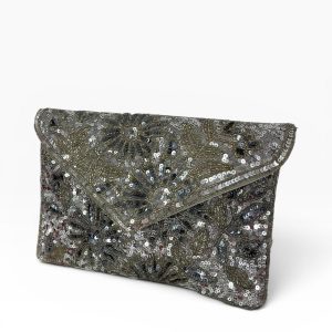 cartera plateada con brillo